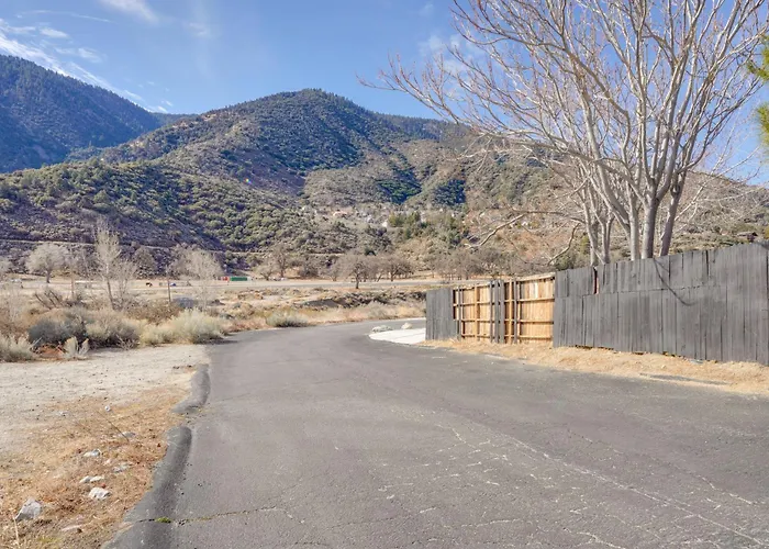 Hike & Explore: Studio Stay In Frazier Park